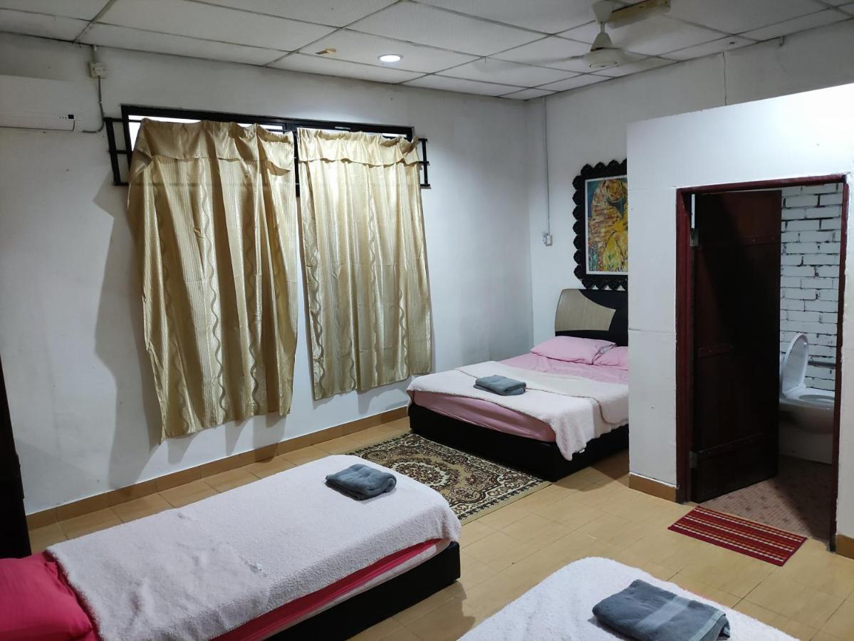 Kencana Guest House Пантай-Сенанг Номер фото