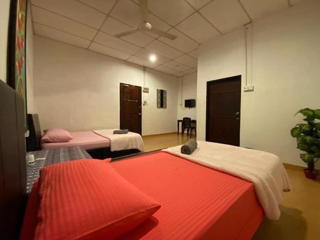 Kencana Guest House Пантай-Сенанг Экстерьер фото